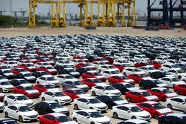 Ô tô nhập khẩu giảm mạnh