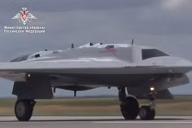 Nga: Video UAV tấn công tàng hình hạng nặng Okhotnik lần đầu tiên cất cánh