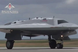 Nga: Video UAV tấn công tàng hình hạng nặng Okhotnik lần đầu tiên cất cánh