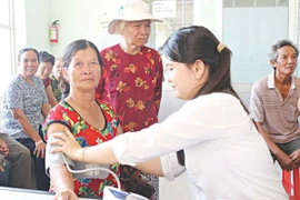 Người cao tuổi dễ mắc bệnh bởi “ngày nóng đêm lạnh”