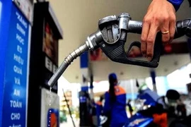 Việc giá xăng dầu tăng sẽ ảnh hưởng tới giá cả các mặt hàng khác trong thời gian tới.