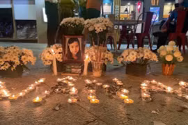 Xót xa tưởng niệm bé gái bị bạo hành: Con về thế giới an vui nhé!