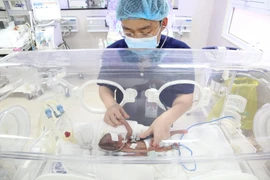 Sinh 3 đều chỉ nặng 600g