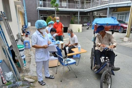 Tiêm vắcxin ngừa Covid-19 giúp cộng đồng ít mắc bệnh, giảm tỷ lệ chuyển nặng.