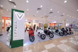 VinFast khai trương đồng loạt 21 showroom bán xe trên toàn quốc