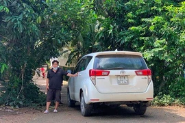 Đối tượng Trần Thanh Tuấn cùng phương tiện đưa người xuất cảnh trái phép qua biên giới.