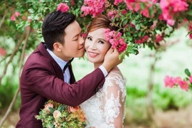 “Cô dâu 62 tuổi” lại khiến cộng đồng mạng “dậy sóng” về chuyện chăn gối với chú rể 26 tuổi