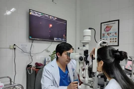 Chuyên gia lý giải vì sao tật khúc xạ ngày càng gia tăng?