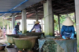 Nuôi con ăn học nhờ vào con hến