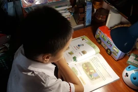 Có nên cho học sinh lớp 1 học online?