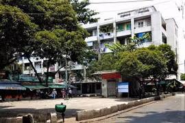 TP.HCM cách ly 2 người ở chung cư Lạc Long Quân