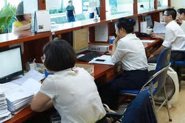 Bộ trưởng Nội vụ: Cán bộ làm hơn 8 giờ, trưa không nghỉ, tối về muộn