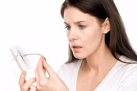 Chứng rụng tóc nhiều, do đâu?
