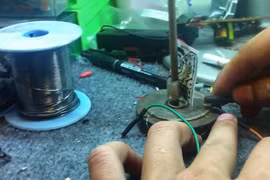 Không tự chế đồ chơi điện tử