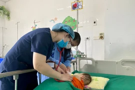 Vỡ tim vì đập ngực vào vô lăng ô tô, trẻ được cứu sống đầy kỳ tích.