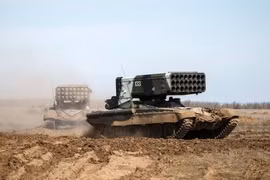 Nga diễn tập đạn thật loại pháo "chỉ bắn hai quả thánh chiến ở Syria đã phải bật hào tháo chạy"