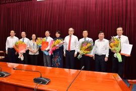 TPHCM: Trao quyết định của Ban Bí thư cho 5 Thành ủy viên mới