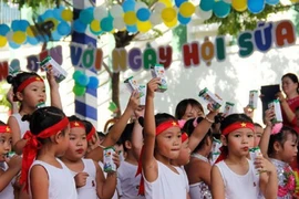 Hà Nội sẽ từng bước triển khai chương trình Sữa học đường 