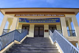 Ca sĩ Thủy Tiên tài trợ nhà tránh lũ ở Hà Tĩnh: huyện "bù" thêm 1,6 tỷ