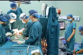 Kỳ tích: Báo động đỏ cứu trẻ vỡ tim vì đập ngực vào vô lăng