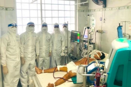 Bác sĩ Bạch Mai chi viện cho An Giang: Nỗ lực triển khai kỹ thuật cao để cứu sống bệnh nhân COVID-19 nặng