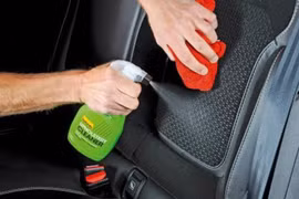 Việc quan trọng đầu tiên cần chú ý là phải khử trùng tất cả các bề mặt trong xe.