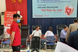 Lãnh đạo, công đoàn viên VUSTA hiến máu vì “Giọt hồng hy vọng”