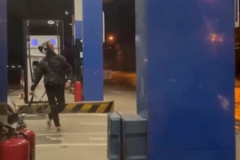 Video ẩu đả tại cây xăng đường Láng, Hà Nội