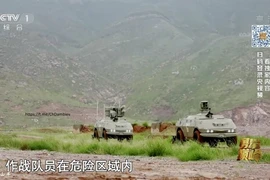 Trung Quốc khoe robot, trực thăng hiện đại của đặc nhiệm PLA