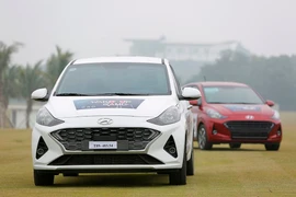 Grand i10 2021 sở hữu cản dưới cùng lưới tản nhiệt kích cỡ lớn.