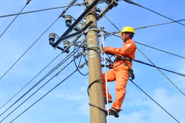 Đề xuất luật hóa điều chỉnh giá điện 6 tháng một lần, tăng giảm giá theo mùa