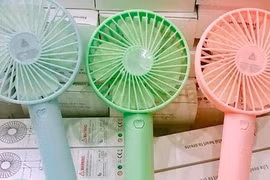 Hiểm hoạ từ quạt mini cầm tay giá rẻ
