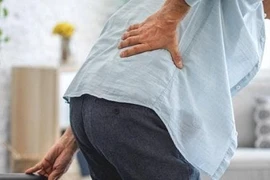 Đau buốt thắt lưng là bị bệnh gì? Có nguy hiểm không?