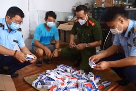 Cơ quan chức năng thu giữ lô thuốc "điều trị covid - 19" không rõ chất lượng. 