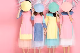 GS Hoàng Chương: Cách tân áo dài đừng “bóp cổ”