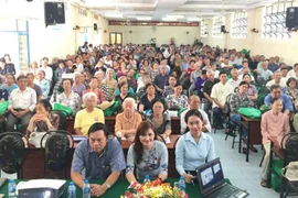 Hơn 600 hội viên Câu lạc bộ Truyền thống Kháng chiến hưu trí tham gia Ngày hội Sống vui Sống khỏe