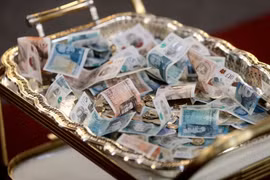 Tỷ giá ngoại tệ ngày 15/3: Vàng chập chừng, USD tiếp tục tăng