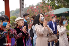 Người dân Hà Nội nô nức đi lễ đầu xuân Tân Sửu