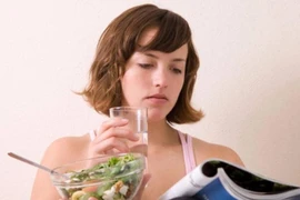 Nên uống nước gì trong bữa ăn?