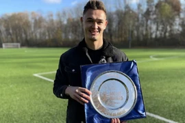 Thủ môn Việt kiều giành giải thưởng ở châu Âu danh giá