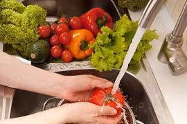 Xử trí và phòng tránh ngộ độc thực phẩm trong mùa nóng