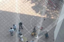 Nam sinh viên trường Kiến trúc rơi từ tầng 13 trúng người khác, 2 người thương vong