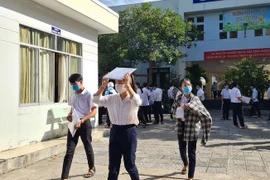  Lãnh đạo Sở GD&ĐT Quảng Nam: Thầy giáo nghi nhiễm Covid-19 đi coi thi là do chủ quan