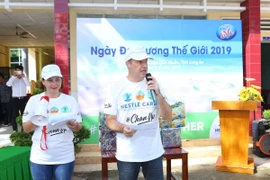 Công ty TNHH La Vie làm chương trình tình nguyện Ngày hội dọn rác