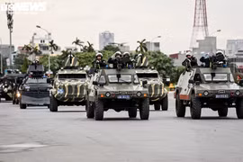 Ảnh: Hơn 6.000 người cùng xe bọc thép xuất quân bảo vệ Đại hội XIII của Đảng