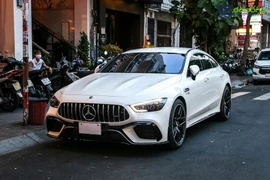 Diện kiến AMG GT 63 S độc nhất Việt Nam trên phố Sài Gòn: Siêu xe cho 4 người ngồi!