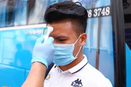 Quang Hải có mức thân nhiệt 37,8 độ C trước trận siêu cúp