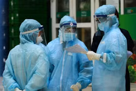 Hai khó khăn trong việc kiểm soát dịch Covid-19 Việt Nam đang đối mặt