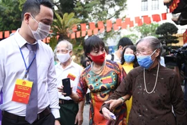 Cử tri cả nước đi bầu cử