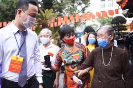 Cử tri cả nước đi bầu cử